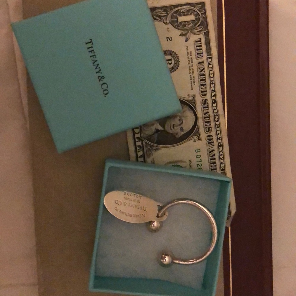 Tiffany&Co Key Chain Return to sender Oval.